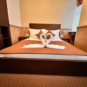 *** Hotel 21 And Ungheria
